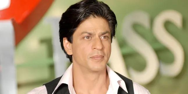 Shahrukh Khan Mendadak Muda, AbRam Khan Langsung Gigit Jari Shahrukh Khan Mendadak Muda, AbRam Khan Langsung Gigit Jari