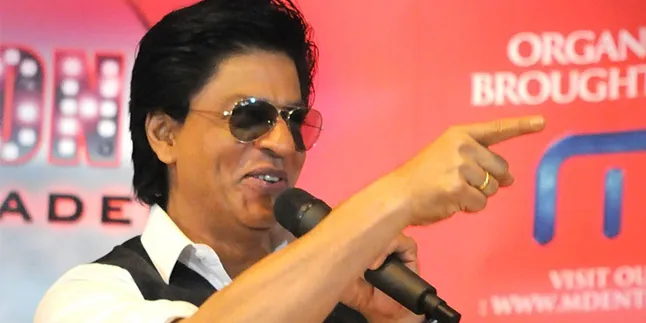 Shahrukh Khan Terpilih Jadi Seleb Berwajah Paling 'Kotor' Shahrukh Khan Terpilih Jadi Seleb Berwajah Paling 'Kotor'