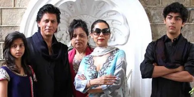 Shahrukh Khan Ungkap Alasan Ia Tak Pernah Ajak Putrinya Main Film Shahrukh Khan Ungkap Alasan Ia Tak Pernah Ajak Putrinya Main Film