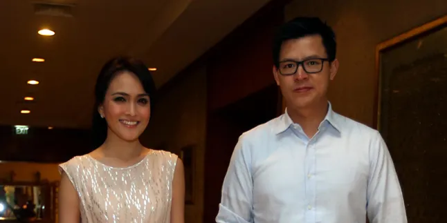 Shandy Aulia & Suami Pemotretan Mesra di Atas Ranjang, Romantis!