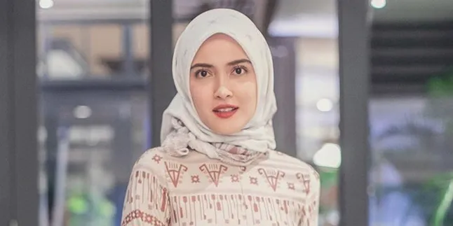 Shandy Aulia Beri Kejutan Pakai Hijab, Begini Reaksi Sang Ayah