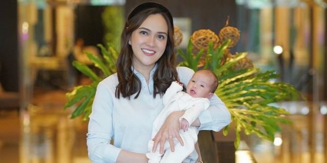 Shandy Aulia Displays a Photo with Baby Claire, Fans: Is this her mother or sister?