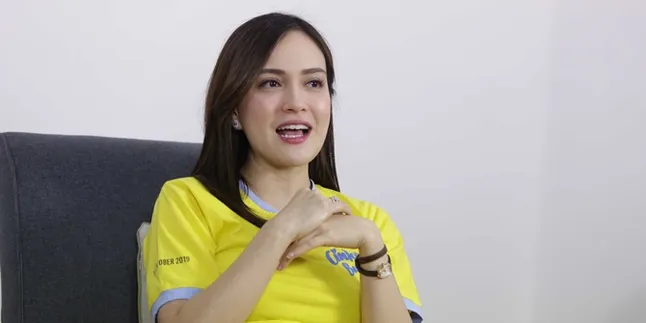 Shandy Aulia Pakai Bikini Warna Terang, Lagi-Lagi Pamer Baby Bump