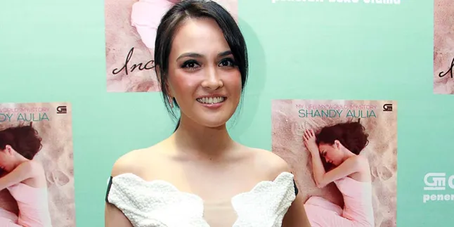 Shandy Aulia Ungkap Rahasia Pribadi di Buku Incomplete