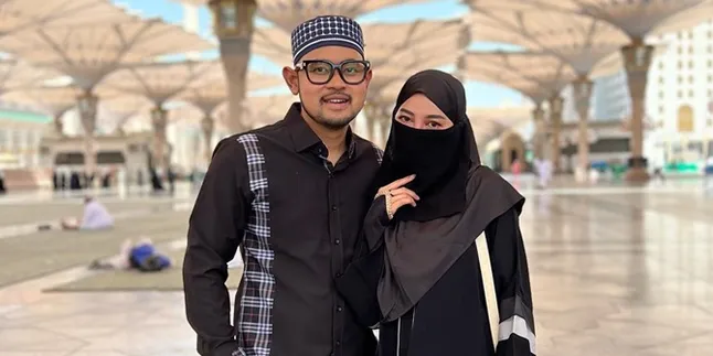 Shandy Purnamasari Sempat Posting Putuskan Pisah dengan Juragan 99, Minta Maaf Bikin Kecewa Shandy Purnamasari Sempat Posting Putuskan Pisah dengan Juragan 99, Minta Maaf Bikin Kecewa