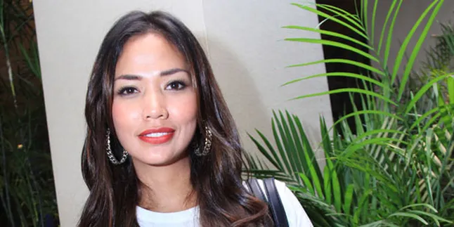 Shanty Ikuti Anak Sampai Kelas Playgroup