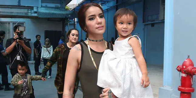 Sheila Marcia Lebih Nyaman Berhubungan Dengan Kiki Mirano