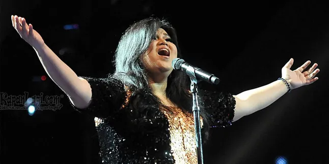 Shena Malsiana Tak Grogi Duet Dengan Vina Panduwinata