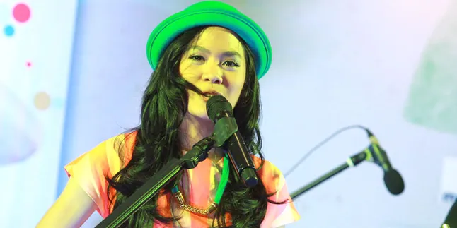 Sheryl Shenafia Bagikan CD Gratis Lewat Klip 'BlaBlaBla'