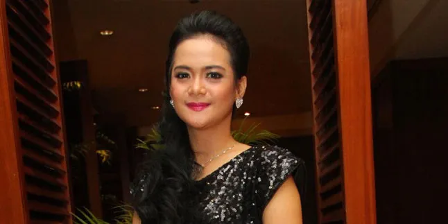 Shezy Idris Gelar Tujuh Bulanan Dengan Adat Sunda