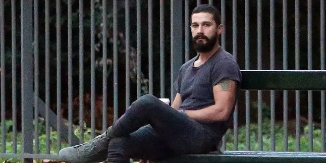 Shia LaBeouf Umpat 'TRANSFORMERS' dan Bumblebee, Ada Apa? Shia LaBeouf Umpat 'TRANSFORMERS' dan Bumblebee, Ada Apa?
