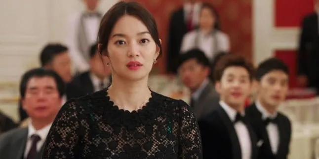 Shin Min Ah Syuting Pakai Baju Tipis di Tengah Musim Dingin