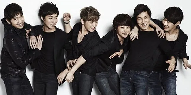 Shinhwa Sukses Jual 27 Ribu Tiket Konser Dalam 5 Menit!