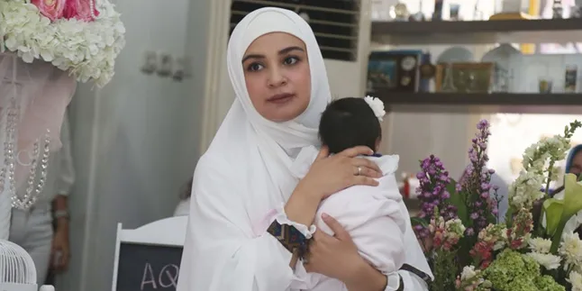 Shireen Gelar Aqiqah Anak Kedua, Kenapa Zaskia Sungkar Tak Hadir? Shireen Gelar Aqiqah Anak Kedua, Kenapa Zaskia Sungkar Tak Hadir?