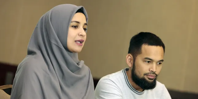 Shireen Sungkar Ungkap Pengorbanan Hamil Anak Ketiga, Lemas & Muntah Darah! Shireen Sungkar Ungkap Pengorbanan Hamil Anak Ketiga, Lemas & Muntah Darah!