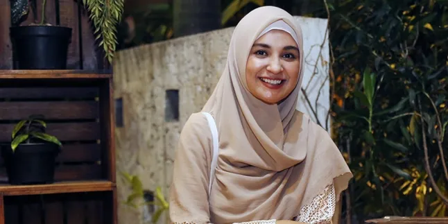 Shireen Sungkar Ungkap Tantangan Urus 3 Buah Hati, Anak Pertama Sudah Mulai Masuk SD Shireen Sungkar Ungkap Tantangan Urus 3 Buah Hati, Anak Pertama Sudah Mulai Masuk SD