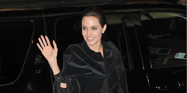 Shocking! Ternyata Angelina-Brad Sudah Menikah Sebelum di Paris Shocking! Ternyata Angelina-Brad Sudah Menikah Sebelum di Paris