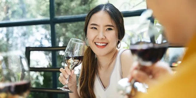 Siap Christmas Dinner? Saatnya Tampil Feminin & Elegan dengan MAJIKA Flower Power