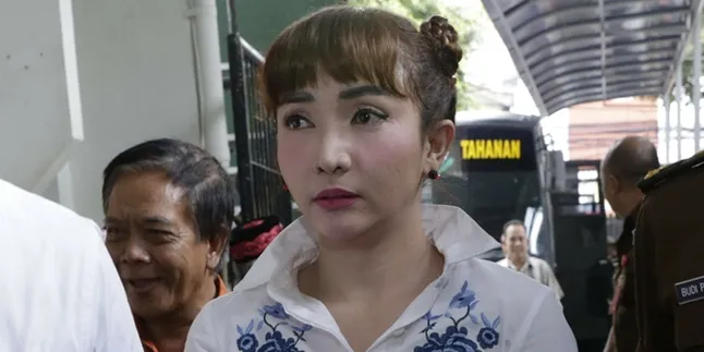 Siap Jalani Sidang Hari Ini, Seperti Biasa Roro Fitria Tampil Cantik