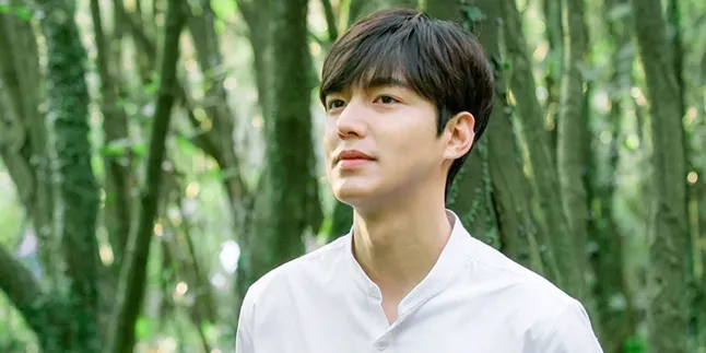 Siap Masuk Kamp Militer, Lee Min Ho Pamer Rambut Barunya