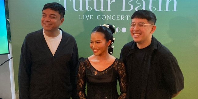Ready to Greet Fans Through Tutur Batin Performance, Yura Yunita Collaborates with Traditional Musicians
