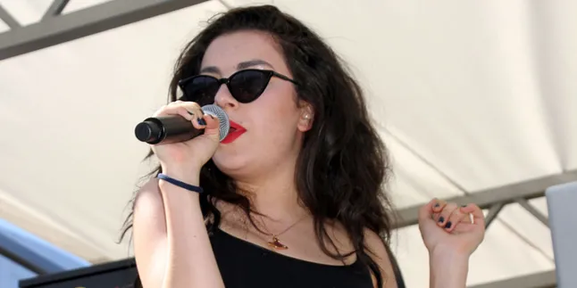 Siapkan Album Kedua, Charli XCX Lebih Liar