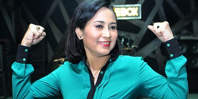 Siapkan Kostum, Dian Piesesha Sampai Ke Luar Negeri