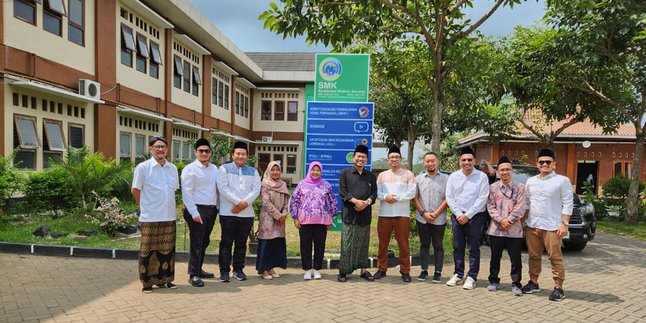 Preparing Vocational School Graduates for Global Competitiveness, Students and Teachers of SMK Syubbanul Wathon Participate in Innovative Development Program