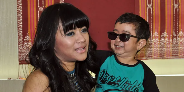 Sibuk, Daus Mini Tak Akan Hadiri Sidang Cerai Perdana Sibuk, Daus Mini Tak Akan Hadiri Sidang Cerai Perdana