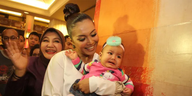 Sibuk, Denada Tak Punya Manajemen Waktu