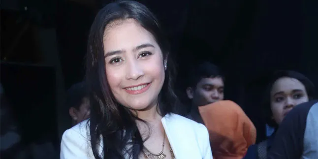 Sibuk Dengan Film, Prilly Latuconsina Kangen Syuting Stripping? Sibuk Dengan Film, Prilly Latuconsina Kangen Syuting Stripping?