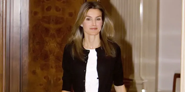 Sibuk Dengan Kegiatan Amal, Ratu Letizia Tetap Stylish
