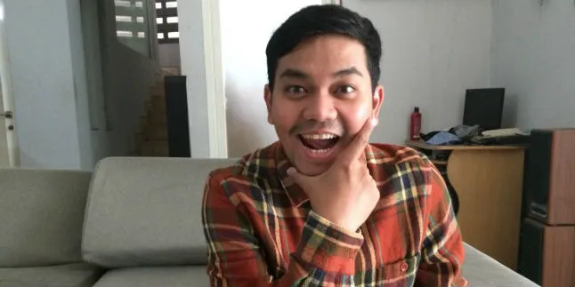 Sibuk di Bulan Ramadan, Indra Bekti Tertolong Oleh Skype Sibuk di Bulan Ramadan, Indra Bekti Tertolong Oleh Skype