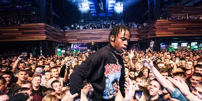 Sibuk Jalani Tur, Travis Scott Ajak Stormi Quality Time ke Aquarium