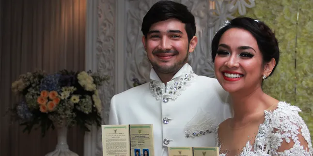 Sibuk Syuting, Aryani Fitriana - Donny Michael Batal Bulan Madu?