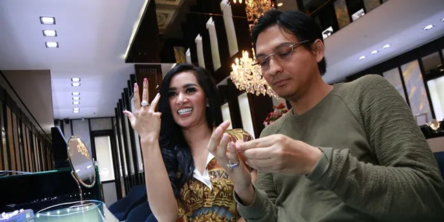 Sidang Cerai Perdana, Lucky Hakim & Tiara Dewi Kompak Tidak Hadir Sidang Cerai Perdana, Lucky Hakim & Tiara Dewi Kompak Tidak Hadir