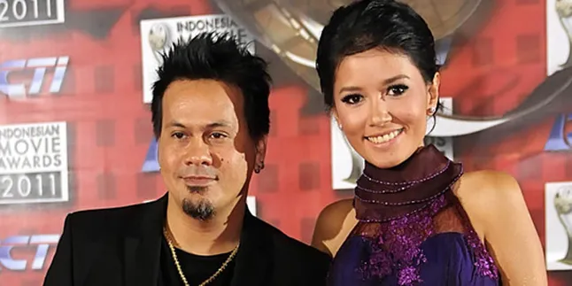 Sidang Cerai Perdana Titi - Aksan Ditunda