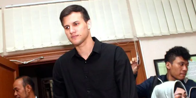 Sidang Cerai, Stuart Collin Curhat Soal Tangannya Yang Patah