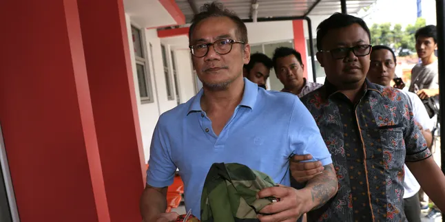 Sidang Kasus Narkoba Kembali Digelar, Tio Pakusadewo Mengharapkan Keadilan Sidang Kasus Narkoba Kembali Digelar, Tio Pakusadewo Mengharapkan Keadilan