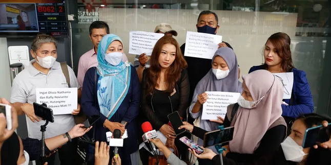 Sidang Perdana Gugatan Pengembalian Uang Korban Penipuan CPNS Digelar, Olivia Nathania dan Nia Daniaty Tak Hadir Sidang Perdana Gugatan Pengembalian Uang Korban Penipuan CPNS Digelar, Olivia Nathania dan Nia Daniaty Tak Hadir