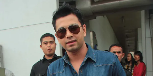 Sidang Raffi Ahmad Juga Dipenuhi Massa Pendukung BNN