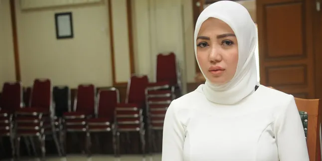 Sidang Putusan Batal Karena Suryono Mangkir, Bella Shofie Nangis