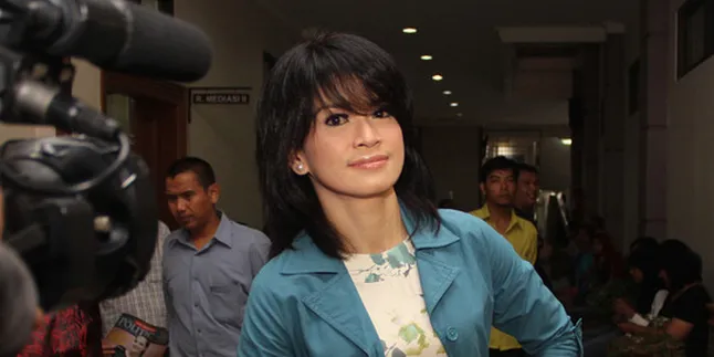 Sidang Putusan Cerai, Yulia Rachman Tampil Anggun