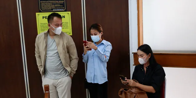Sidang Putusan Kasus Angel Lelga vs Vicky Prasetyo Ditunda, Kalina Ocktaranny Mengaku Down Sidang Putusan Kasus Angel Lelga vs Vicky Prasetyo Ditunda, Kalina Ocktaranny Mengaku Down