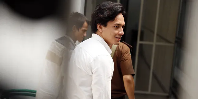 Sidang Sang Putra Ditunda, Ibunda Jefri Nichol Merasa Kecewa