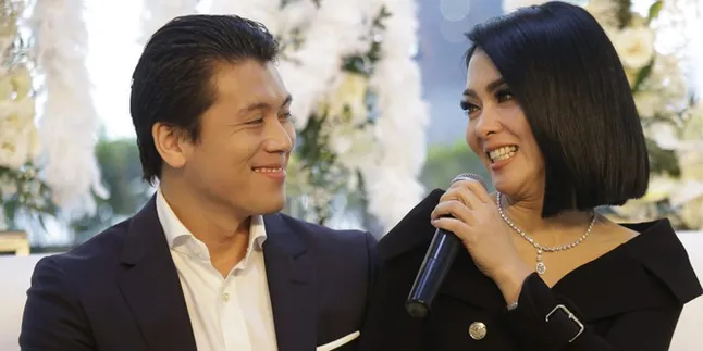 Sikap Manja Syahrini Suka Bikin Reino Barack Gemas