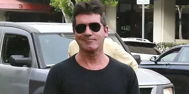 Simon Cowell Isyaratkan Kembali ke X Factor Inggris