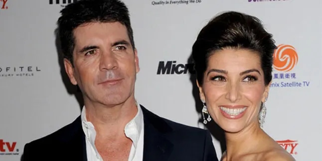 Simon Cowell Ketahuan Jalan Bareng Mantan Tunangan Simon Cowell Ketahuan Jalan Bareng Mantan Tunangan