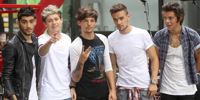 Simon Cowell: One Direction Bakal Rilis Album Tahun Ini