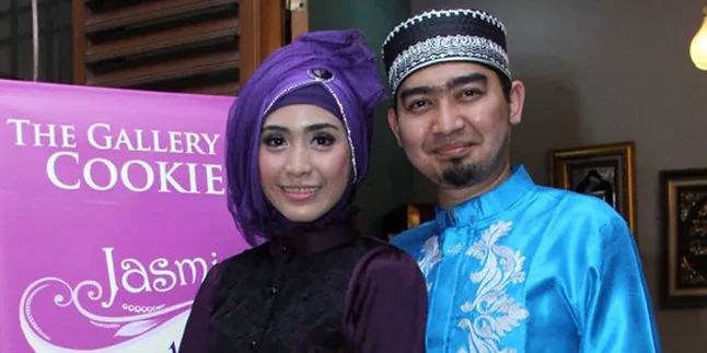 Simpati Mantan Istri Ustad Solmed Untuk April Jasmine